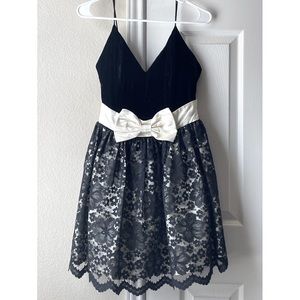 Scott McClintock Vintage Velvet / Lace Ribbed Dress - Black / Cream